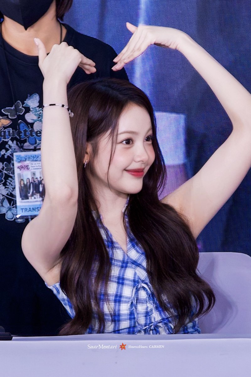 260213 FOCUS Fansign in Bangkok

หวังว่าประกายในดวงตาของเธอนั้นจะเป็นแบบนี้ตลอดไปนะ ☀️🤍

I hope the sparkle in your eyes stays like this forever <3

#CARMEN #카르멘 #カルメン 
#Hearts2Hearts #하츠투하츠