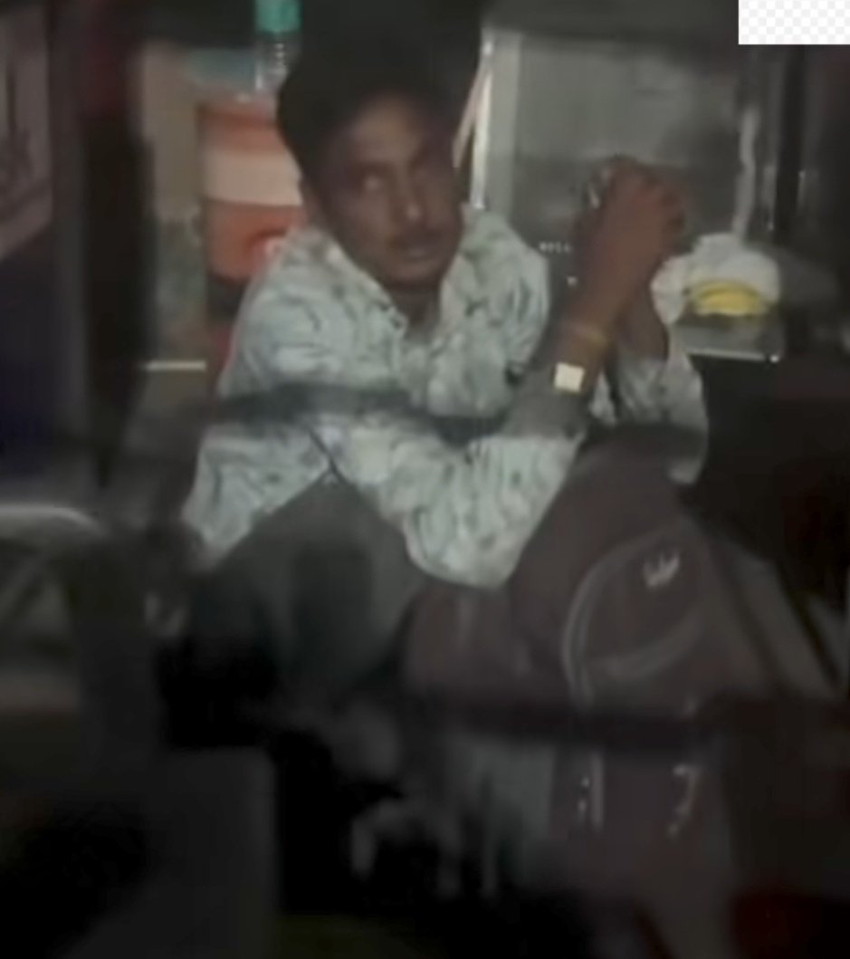 शर्मनाक!! शर्मनाक!
और कितना गिर जाएगा यह समाज और  लोग 

मैं तेरी गांड़** cho** ga 
एक बार नहीं बार बार कहा!!

एक महिला जो रेलवे स्टेशन पर खड़े होकर अपनी गाड़ी का इंतजार कर रही थी वहीं पास में ऑटो में बैठा एक आदमी अश्लील हरकत करने लगा।

पहले तो महिला ने इग्नोर किया, लेकिन जब