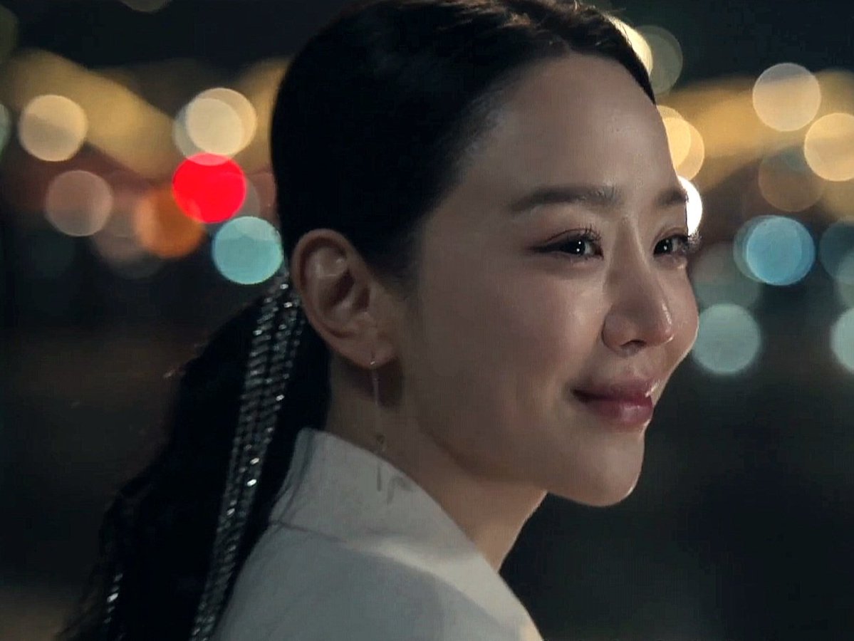 이렇게 달콤하게 웃으면서 케이크 떠먹여주고 입가에 묻은 생크림 닦아주고 한여름에 함박눈 보고싶다고 하니까 옥상에서 가짜눈을 직접 뿌려주고
<<사라킴 미친거야... 언니제발저요 소리 저절로 나옴