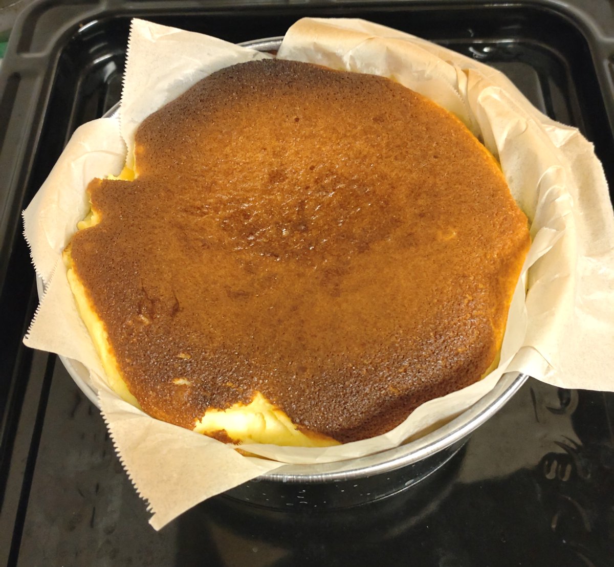 chochochorogi's tweet photo. こんな時間ですがチーズケーキ焼けました https://t.co/n90q5MbaQK