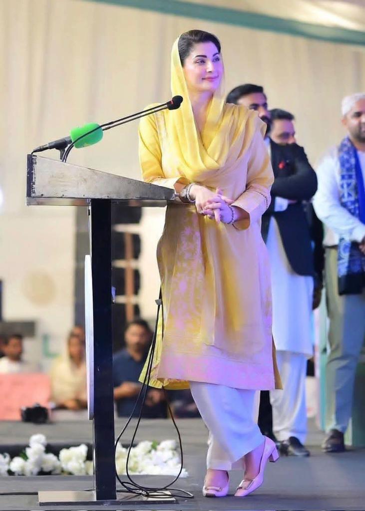 ashfaqsasrana's tweet photo. لکھ لو میری بات ! یہ لڑکی ایک دن پاکستان کی وزیراعظم  بنے گی  🇵🇰

Maryam Nawaz Sharif https://t.co/lBQdIoUJW7