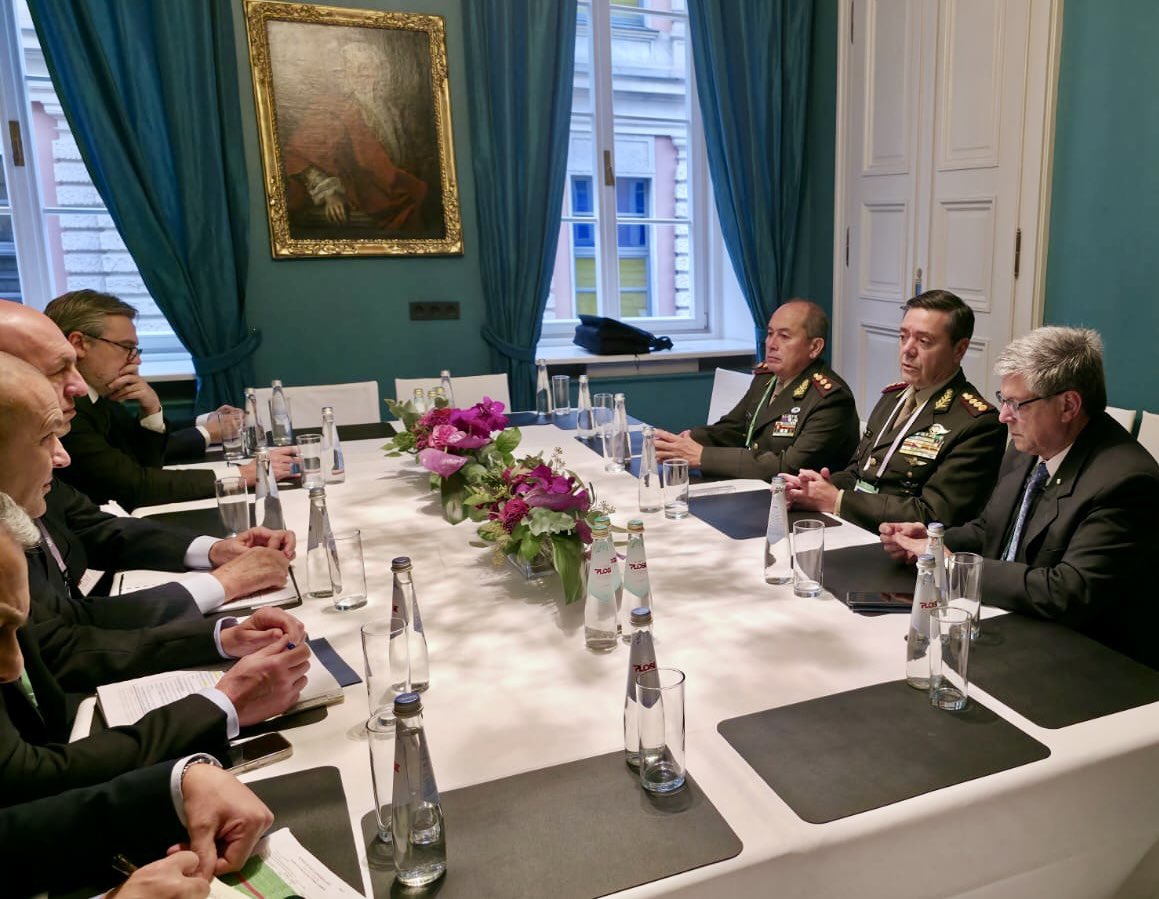 Ministerio de Defensa tweet media