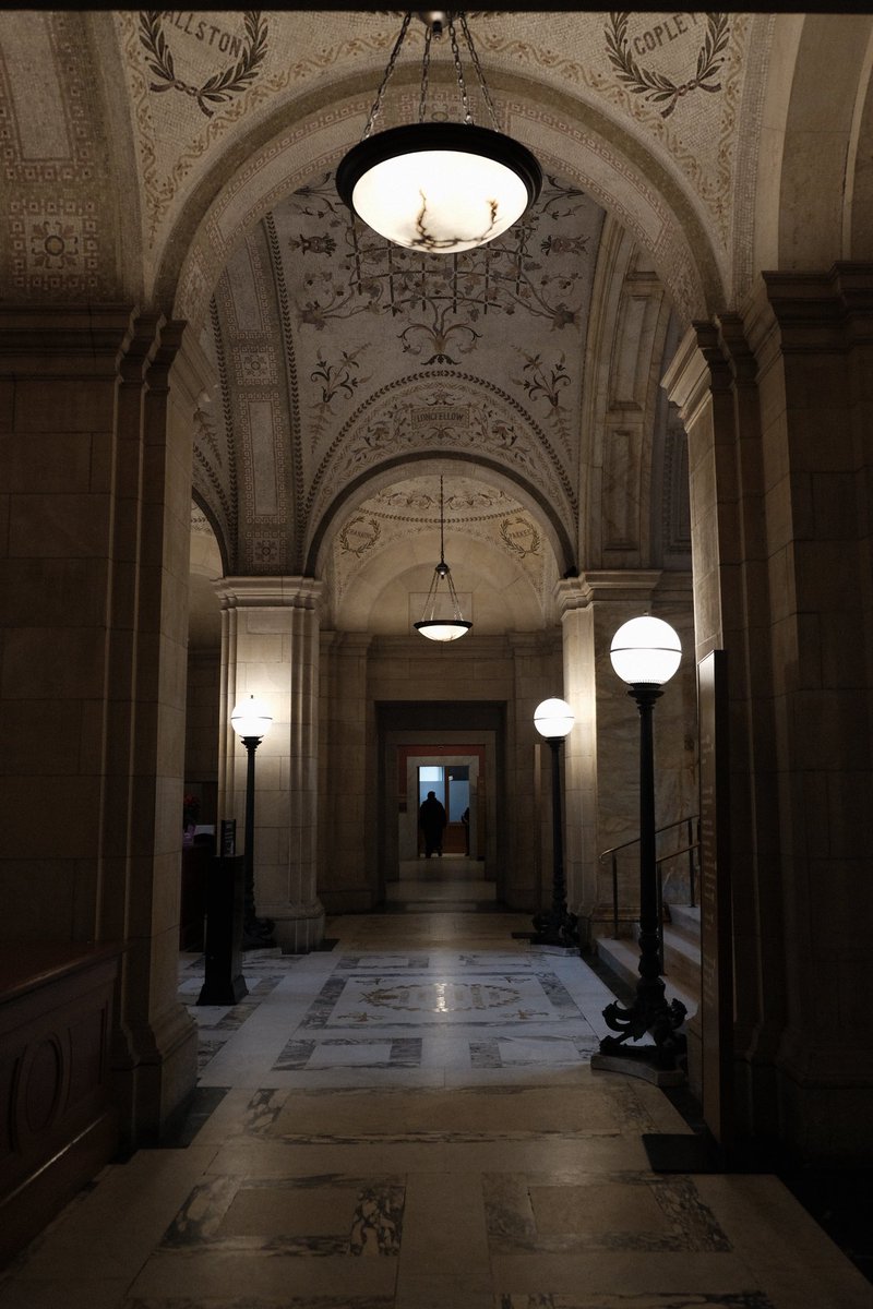 아무래도 이 두 장은 볼 때마다 하 이걸 내가? 쩔었다. 싶었지...후보정없이 카메라 바디 내 설정으로만 이렇게 찍었고, 그래서 더 그때의 나와 가깝게 느껴져서 영원히 가져가고싶은 사진