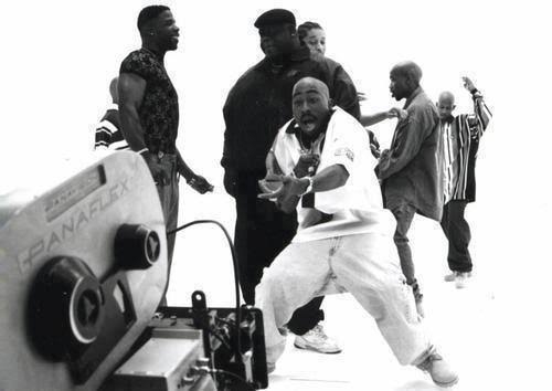 Treezy_Trev's tweet photo. My boo asked me, "Baby Mobb Deep ni nani?" Ndio nika gundua shez been listening to some real shiii! 🤣🤣👌🏿🔥
#HitEmUp https://t.co/lIYnP4bWAf