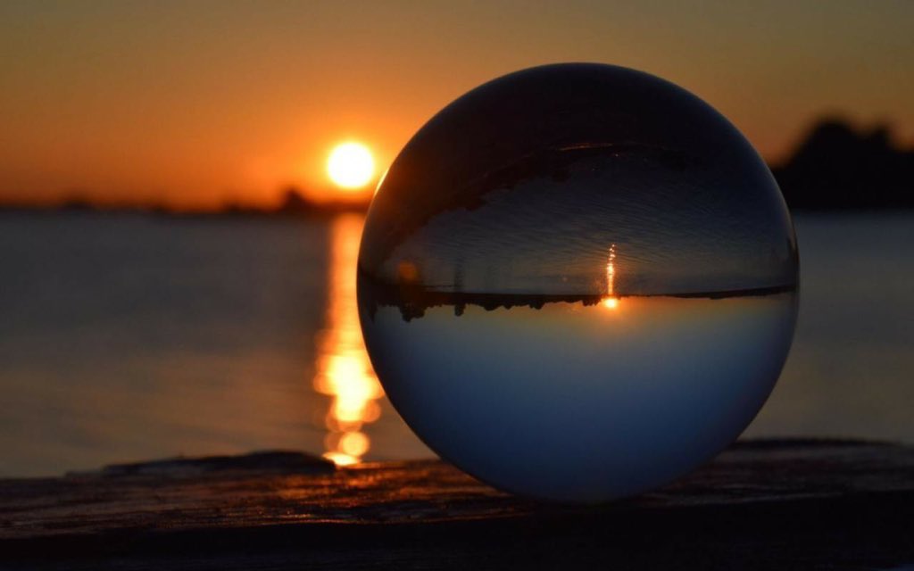 الروح الجميله هي الشيء الوحيد الذي 
يعجز مرّ الزمان والظروف عن تغييرها.

#مساء_الخير  ☕️🩶