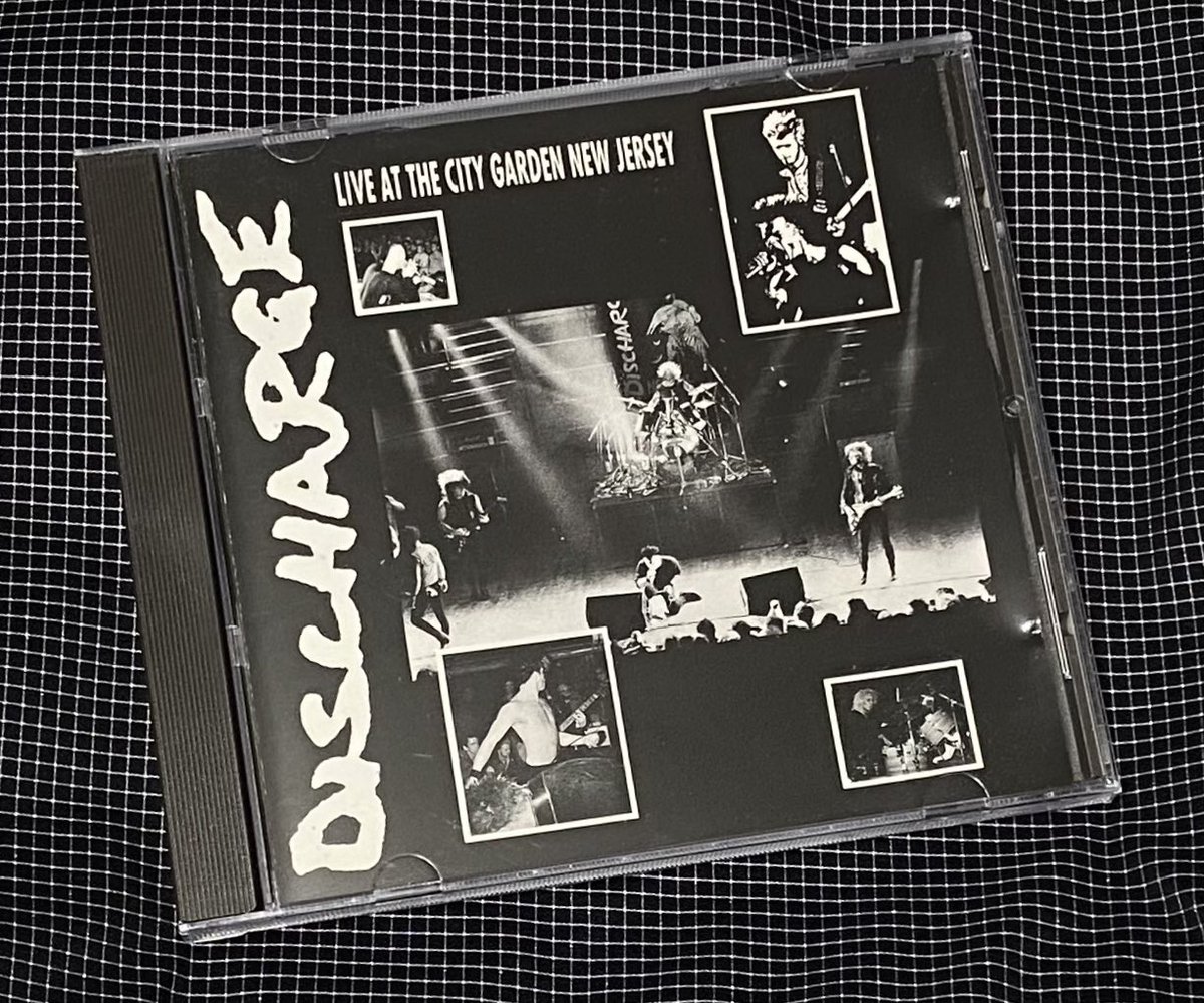 80'sハードコアパンクの代名詞的なバンド:ディスチャージのライブ