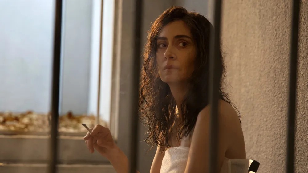 ultimenotizie's tweet photo. 🇮🇷✊La regista e attivista iraniana Mahnaz Mohammadi torna al cinema con Roya, dramma su un’insegnante rinchiusa a Evin e costretta a scegliere tra una confessione televisiva forzata o l’isolamento. Il film debutta sabato nella sezione Panorama della Berlinale 76. #IranResistance https://t.co/Q0qLbuOfqG