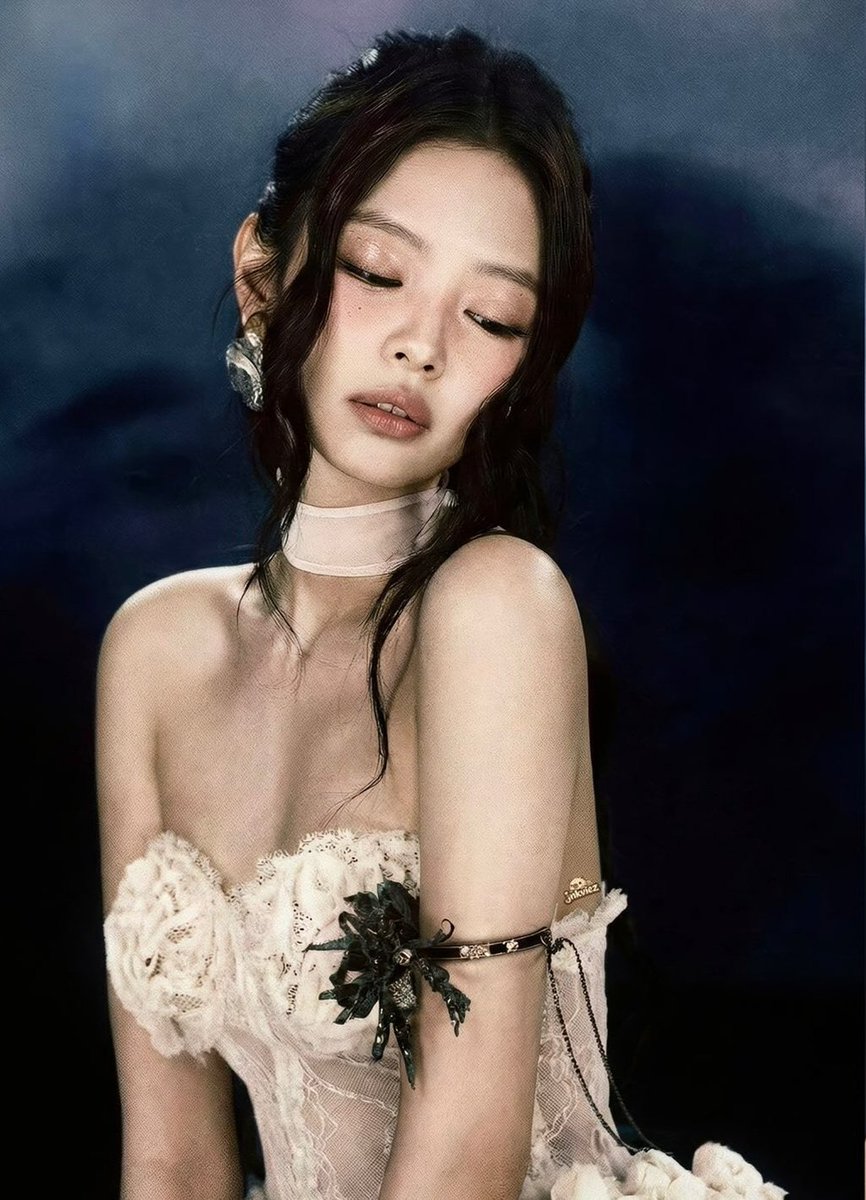 YapperChi's tweet image. She looks an angel