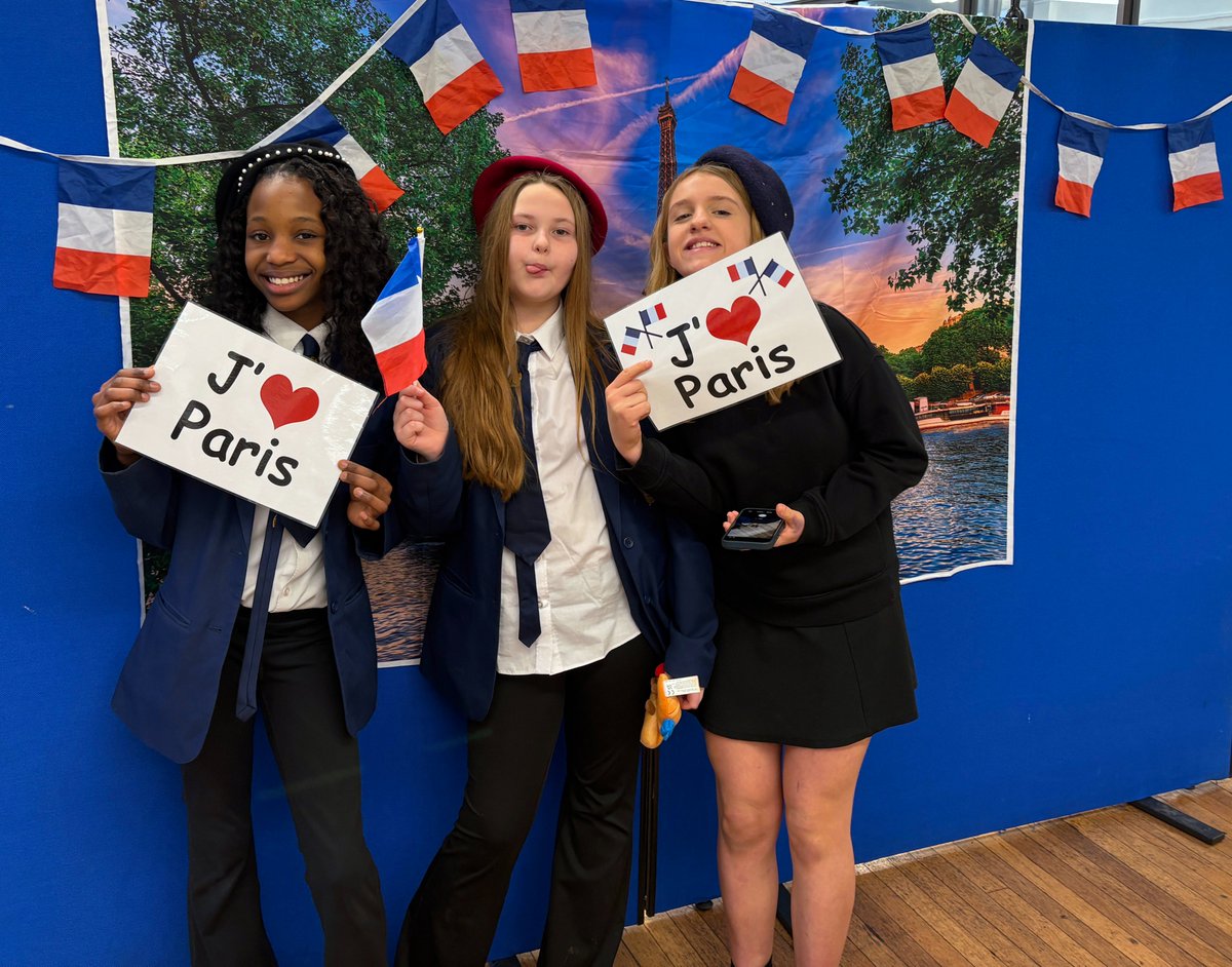 Queen Elizabeth's tweet media