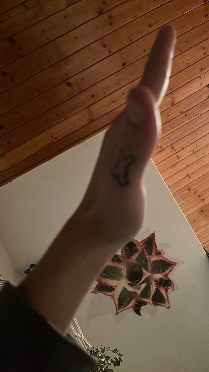 cutterjunkie's tweet photo. Please guess my bmi.. im male 176cm. I been told im skinny but i cant see it.. https://t.co/uHa6dcIhqX