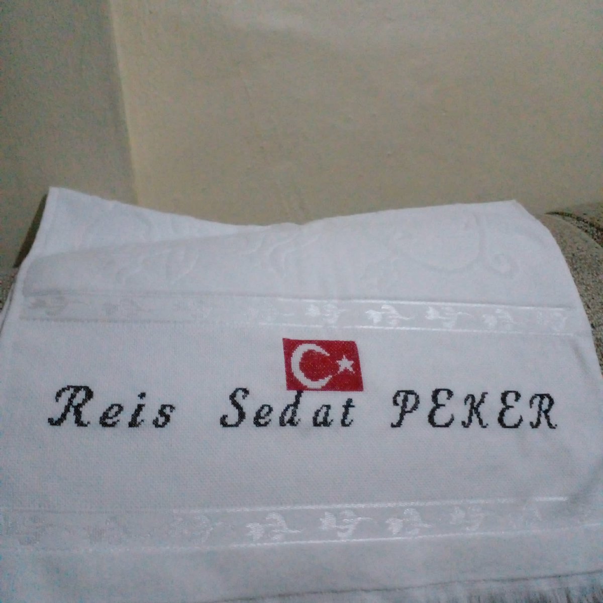 Allah yolumuzu baki kılsın.Allah Reis <a href="/sedat_peker/">Sedat Peker</a> abimizden her daim razı olsun.Allah Reisimizin vatan hasretini bitirsin.Allah bizleri Reisimize kavuştursun.Allah dualarımı kabul eylesin.Sizi çok seven hep de daha çok sevecek tek derdi ailesi ve siz olan bir garsonun duası.