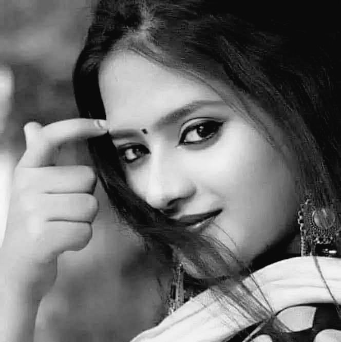 जहाँ में होने को ऐ दोस्त यूँ तो सब होगा
तिरे लबों पे मिरे लब हों ऐसा कब होगा

~ शहरयार
#Kiss_Day