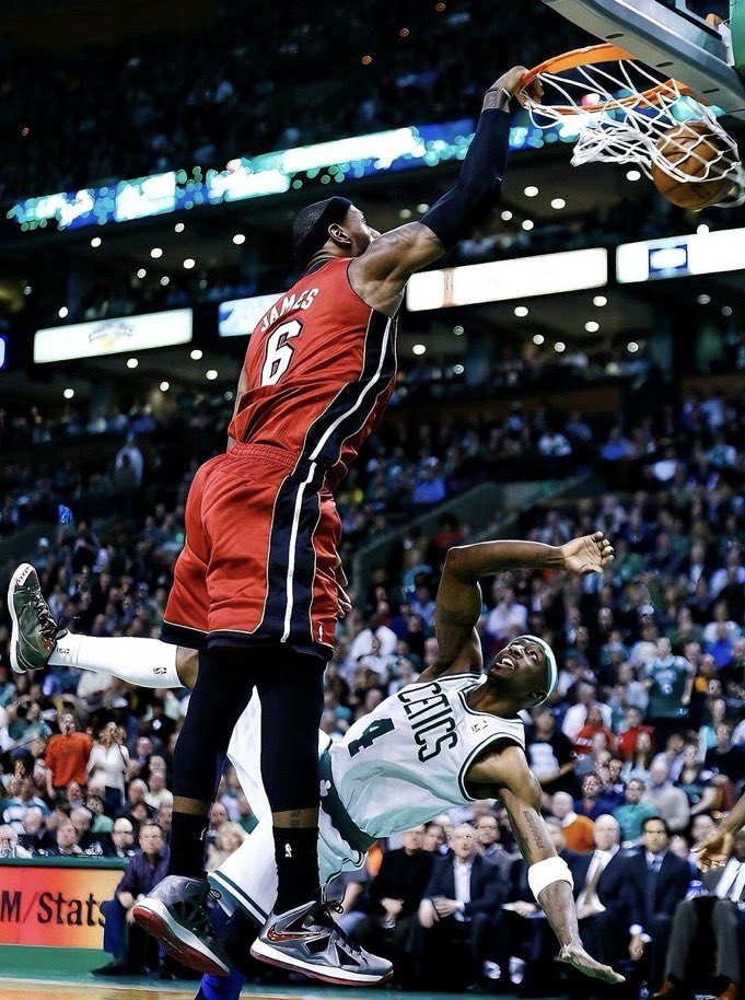 Nah this LeBron pic is still crazy 😭