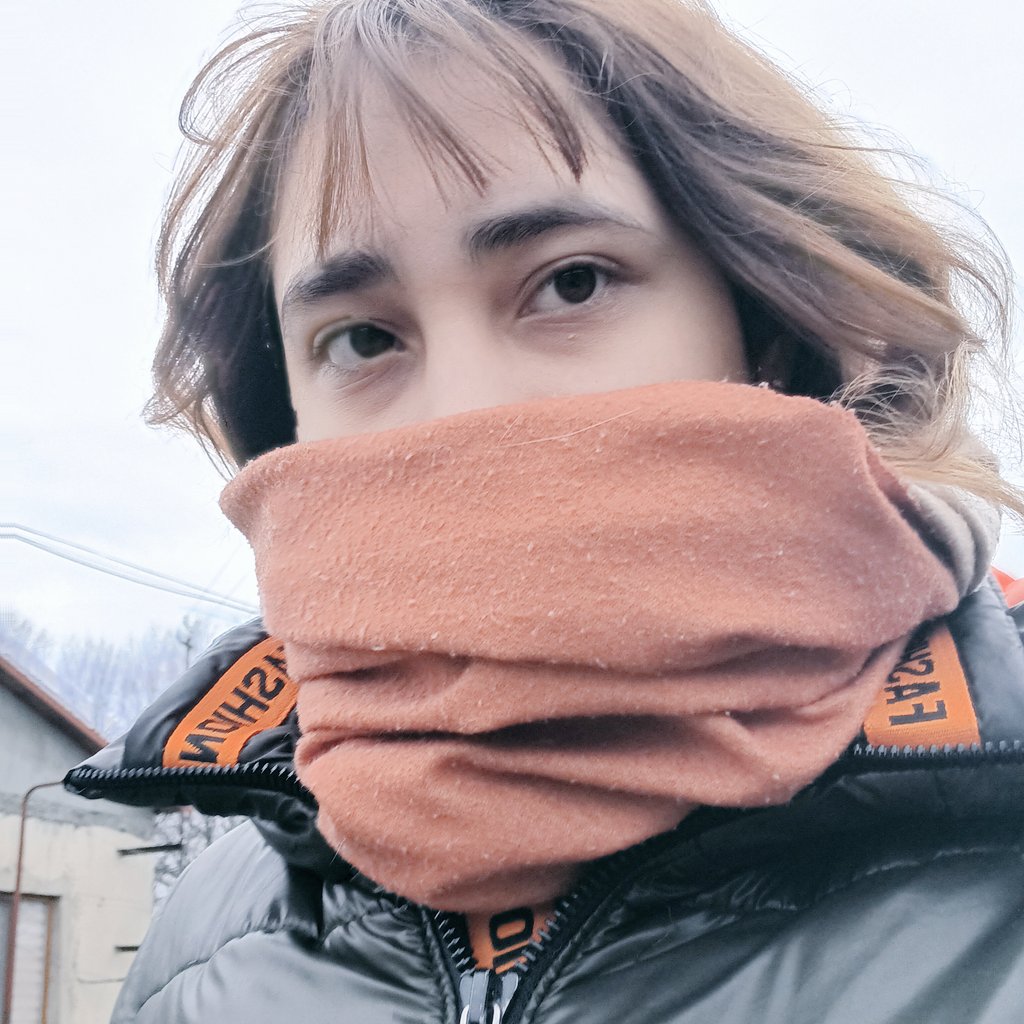 я ледь не вмерла поки відстояла чергу в поліклініці 😔😔😔