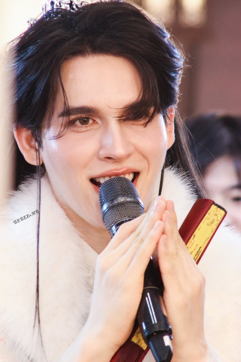 ดีใจ ที่มีคนชมน้อง น่ารัก คนนอกมามุงดูเต็มเลย ถามกันเยอะเลย ดาราประเทศอะไร น่ารักจัง หน้าตาดีจัง 😍 พอบอกคนไทยค่ะ ทุกคน งง 😂 

นี่หน้าไทยแท้ค่ะ มารยาทงามด้วย ยิ้มสวย ไหว้สวย ✨ลูกหนูคร่าาาาา 🩷🫶🏻

MOSBANK CNY AT THE MALL BANGKAPI

#MosBank <a href="/Bank_mondop/">isbanky</a> 
#MosBankXJoyLuckLove2026