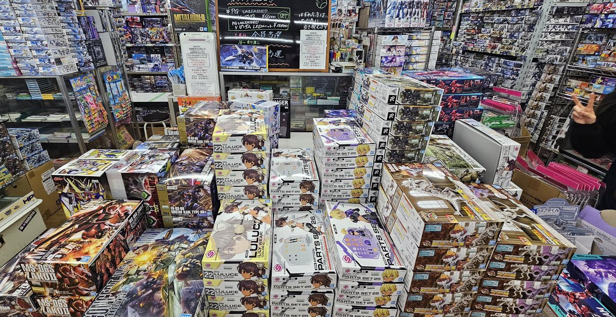 14日土曜日10時開店します。 BANDAI新製品、スケール戦車、ウォーター
