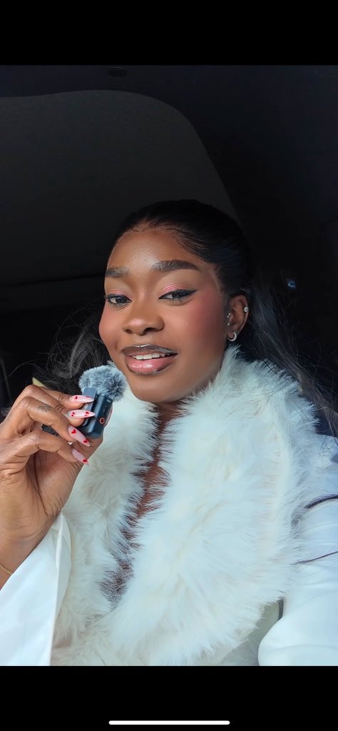 noyudidntt's tweet image. Neutral face             Or                         Smiley face