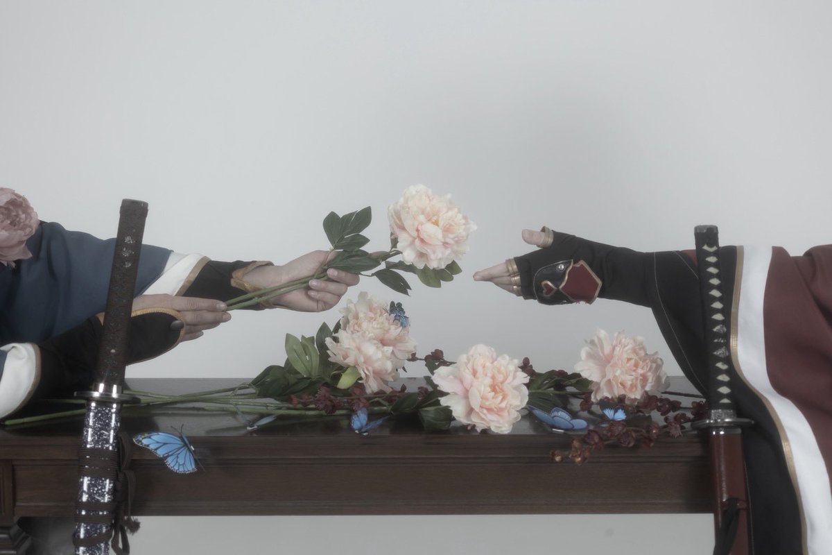 ⚠︎cosplay

とんでもなくお速報！先日は華さんと晴さんと撮影に行ってきました✊✨
今回は兼/歌だぜ……華さんワールドすごかった……すごく好みな撮影でした…3枚目は速報用にいただいたお写真(ハオ)

解釈擦り合わせながら挑む撮影、すごく楽しかった〜！！晴さんの歌仙さんに一生めろってた🥹🫰♡