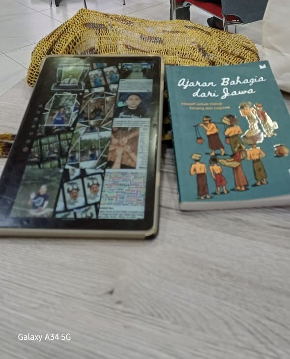 On line lagi di sini...
Give away buku ini
Jawab siapa penulisnya dan siapa penerbitnya?
Jawaban benar akan dipilih random
Follow akun ini <a href="/whykwjy/">Wahyu Kristian Wijaya</a> reply RT jangan DM
"Alon-alon waton kelakon!"