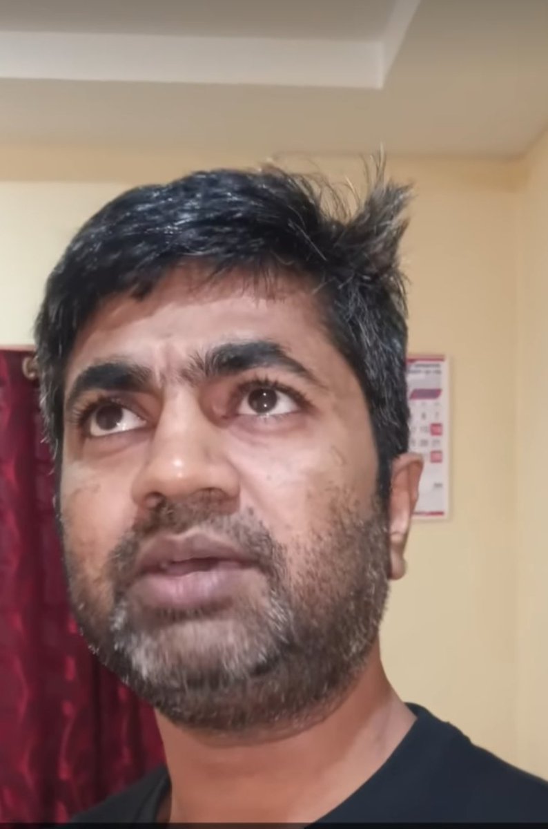 हमनें House Wife तो बहुत देखा हैं, लेकिन ये एक House Husband हैं !

इनका नाम अमित हैं और इन्होंने पत्नी के साथ रहने के लिए अपनी जॉब छोड़ दिया और फुल टाइट हाउस हसबैंड बन गए !

अब रोज सुबह उठ कर सबके लिए नाश्ता बनाते हैं , बच्चों को तैयार करते हैं , स्कूल छोड़ते हैं और पत्नी ऑफिस