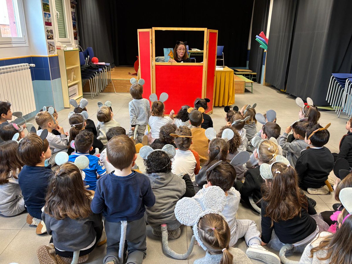 Un carnaval muy lector. Nos  disfrazamos como nuestra mascota de biblioteca, nuestro ratón más querido🐭, hemos escuchado cuentos de ratones y gatos, y la música no ha faltado. #plandelectura #carnaval2026