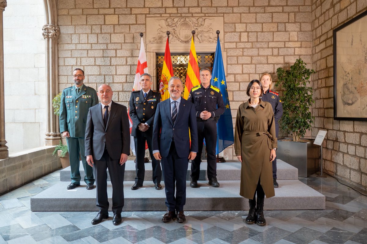 Barcelona no és ni serà territori segur per als delinqüents.

Avui, a la Junta Local de Seguretat, hem constatat que les bones dades són fruit de la coordinació entre <a href="/policia/">Policía Nacional</a>, <a href="/guardiacivil/">Guardia Civil</a>, <a href="/mossos/">Mossos</a> i <a href="/GUBBarcelona/">Guàrdia Urbana Barcelona</a>.

El treball de Policía Nacional i Guardia Civil es desenvolupa