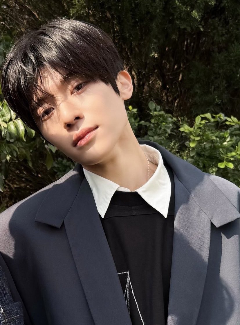 자연광 시오니 너무 잘생김 …. ✨💕