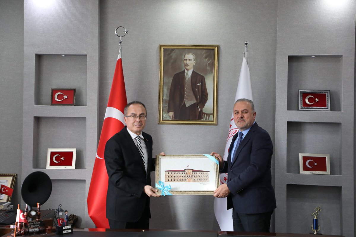 GSB_Sivas's tweet photo. Türkiye Kick Boks Federasyonu Başkanı Sayın Salim Kayıcı ve beraberindekiler,İl Müdürümüz Şahin Ertem’i makamında ziyaret ettiler. 

Nazik ziyaretlerinden dolayı kendilerine teşekkür ederiz. https://t.co/OunULnFcKU