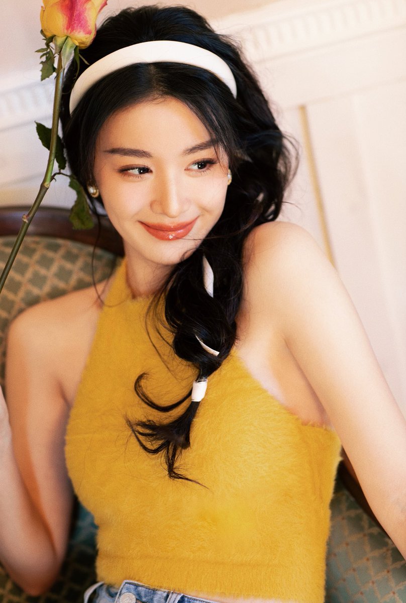 sezodiie's tweet photo. Yellow mellow and a touch of rose. Like a flower, I grow in my own time.
— • 💐
#SEZODIE
#BlitheEnergyStudio
#BESxEventide @blithenergy @eventidusk https://t.co/p0ea32XnUM