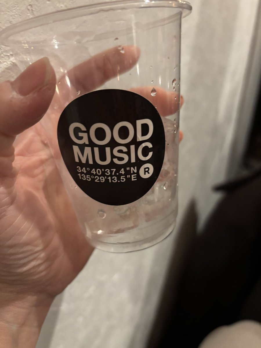 yBPalsabJmSxkQ8's tweet photo. 推しが妙にセクシーに見えたのは、ソウさんのクボさんへの愛に溢れたライブだったから？😁愛が大きすぎて、もう笑いっぱなし🤣
とにもかくにも、熱い（暑い？）夜だった！

#松本素生クボケンジ
#caferoom
#merengue_jp https://t.co/riqUTfkPV6
