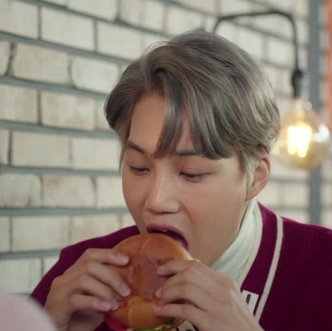 ba90rang's tweet photo. @umparum3 Ini makan pakai kaki kah? https://t.co/oE11nzDVbG