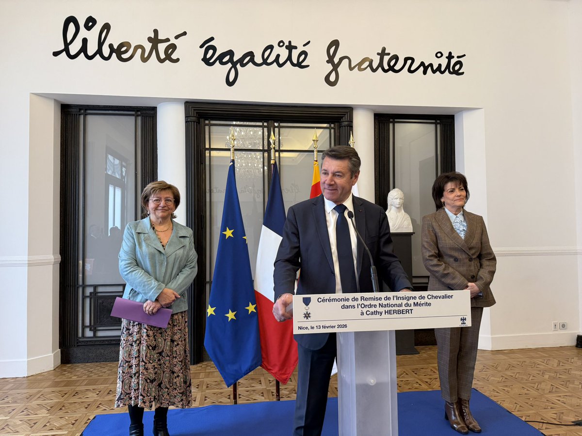 hervecael's tweet photo. Un beau moment d’honneur et de reconnaissance !
Remise de l’insigne de Chevalier dans l’Ordre National du Mérite à Cathy Herbert, actuellement Directrice Générale du Centre Communal d’Action Sociale (CCAS) de la Ville de Nice.
Cette distinction lui a été remise par la sénatrice Dominique Estrosi Sassone, en présence du maire de Nice Christian Estrosi.
👏 Félicitations Cathy pour ton engagement au service des Niçoises et des Niçois !