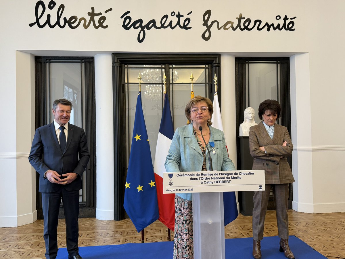 hervecael's tweet photo. Un beau moment d’honneur et de reconnaissance !
Remise de l’insigne de Chevalier dans l’Ordre National du Mérite à Cathy Herbert, actuellement Directrice Générale du Centre Communal d’Action Sociale (CCAS) de la Ville de Nice.
Cette distinction lui a été remise par la sénatrice Dominique Estrosi Sassone, en présence du maire de Nice Christian Estrosi.
👏 Félicitations Cathy pour ton engagement au service des Niçoises et des Niçois !