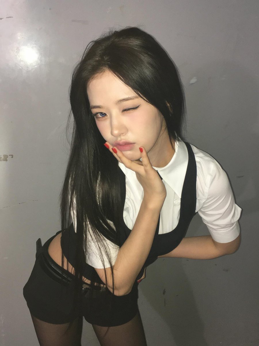 puru_dd's tweet photo. 2026년은안유진꺼맞는거같다...... https://t.co/suWzOA1QLk