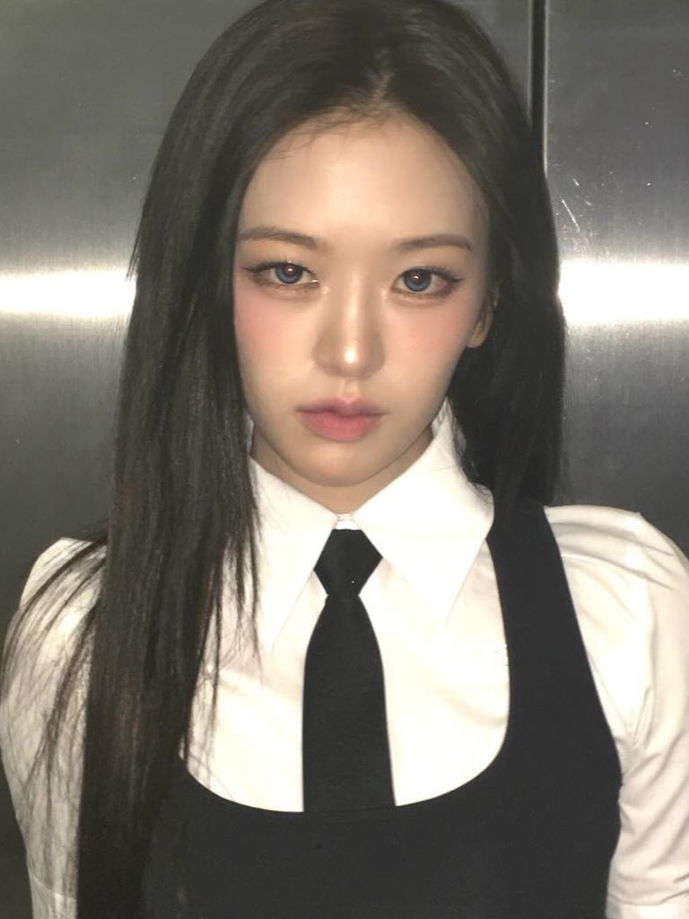 puru_dd's tweet photo. 2026년은안유진꺼맞는거같다...... https://t.co/suWzOA1QLk