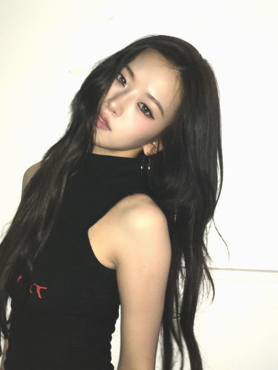 puru_dd's tweet photo. 2026년은안유진꺼맞는거같다...... https://t.co/suWzOA1QLk