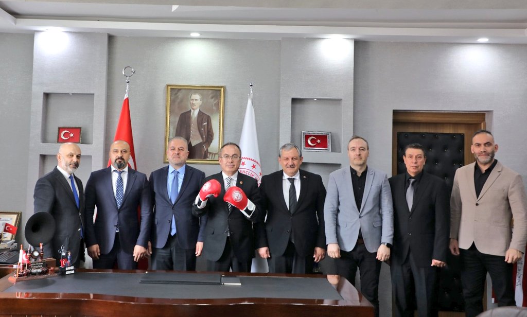 GSB_Sivas's tweet photo. Türkiye Kick Boks Federasyonu Başkanı Sayın Salim Kayıcı ve beraberindekiler,İl Müdürümüz Şahin Ertem’i makamında ziyaret ettiler. 

Nazik ziyaretlerinden dolayı kendilerine teşekkür ederiz. https://t.co/OunULnFcKU