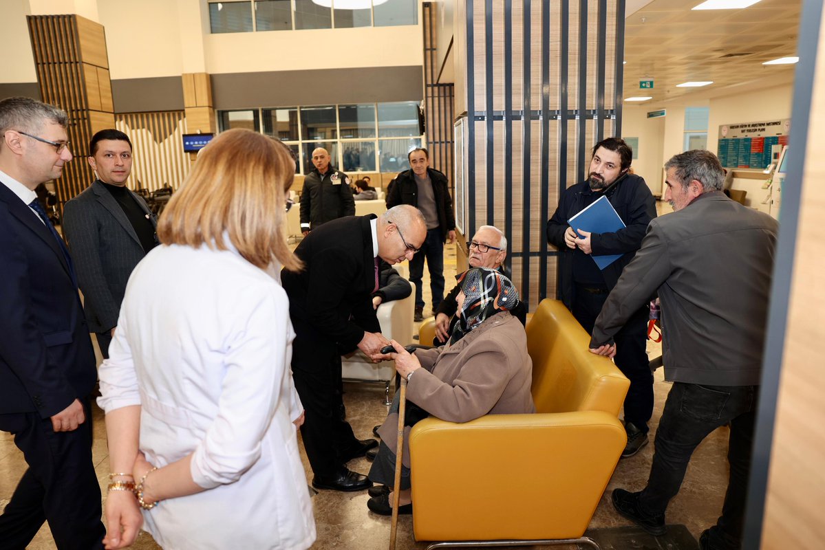 Valimiz Sayın Mustafa Koç, Giresun Eğitim ve Araştırma Hastanesini ziyaret ederek incelemelerde bulundu.

Ziyaret kapsamında servislerde tedavi gören vatandaşlarımızı ve polikliniklere muayene için gelen hemşehrilerimizi ziyaret eden Valimiz, kendileriyle yakından ilgilenerek