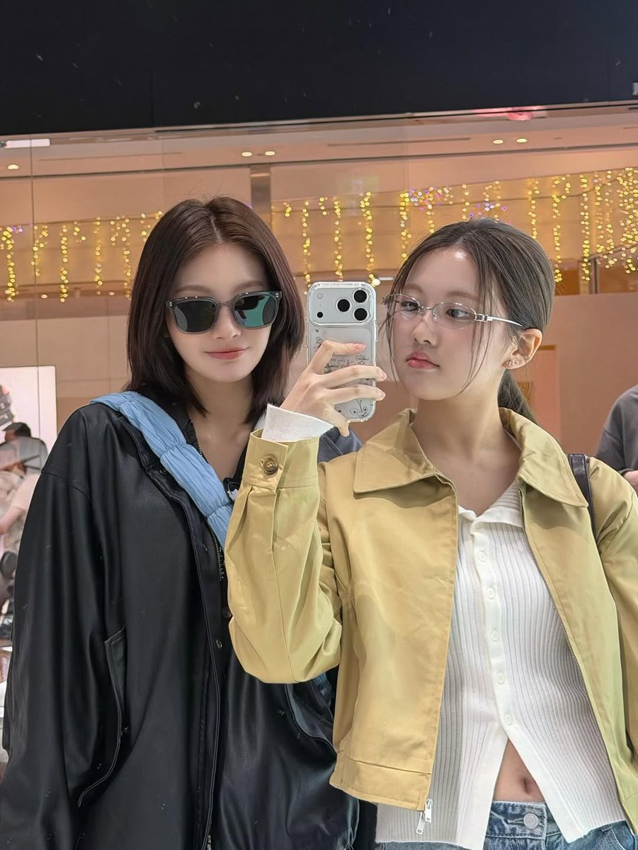 260213

🦥-📷

IG : post update by @/jjiaya_

🎶 - Shaw Mendes  • Faillin’ all in You 

“A few mirror selfies🪞📸“

1/2 

#트라이비 #TRI_BE #켈리 #Kelly