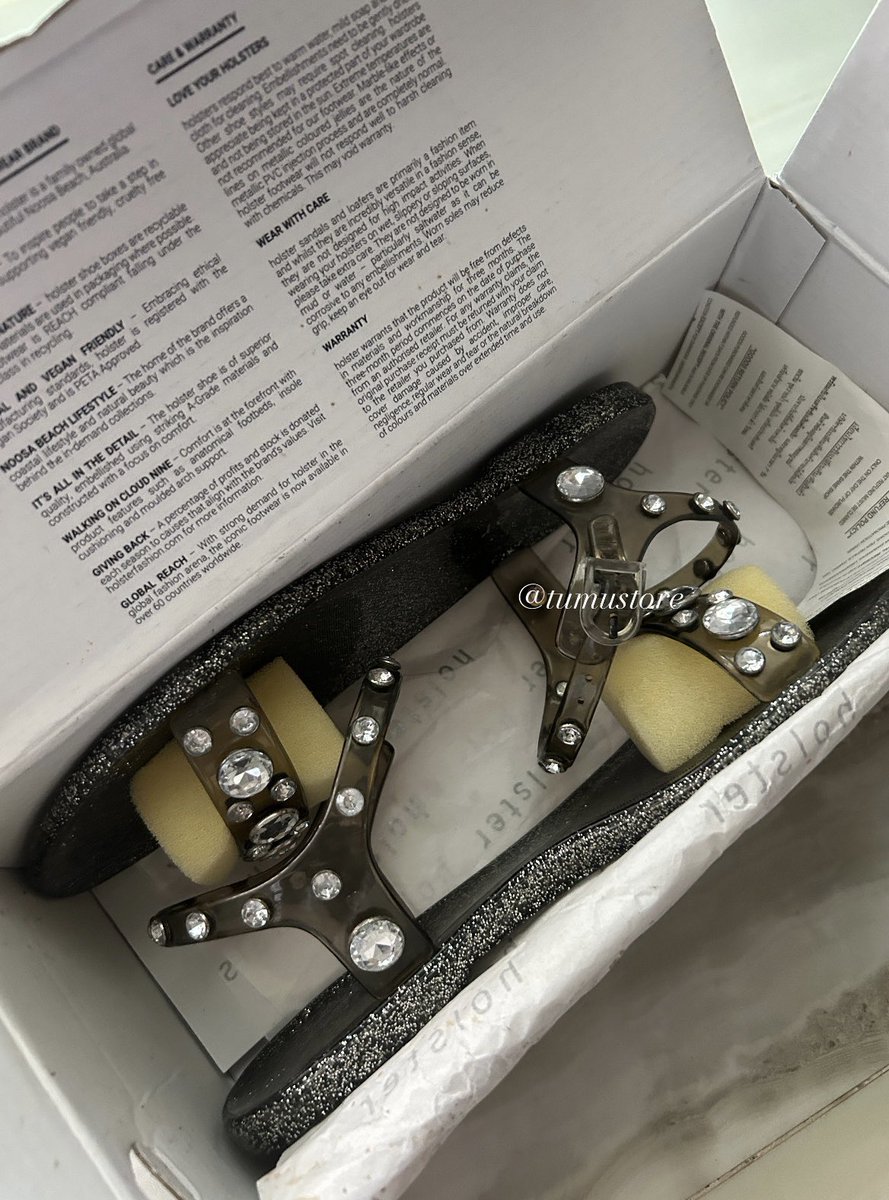 tumustore's tweet image. Holster glitz สี pewter glitter size 37🩶
เพชรครบ สภาพดี อปกครบ อักษรจางแต่ไม่หมด
ได้ไปใช้ได้ยาว ๆ เลยค่า — 1590฿ ส่งฟรี 🪽

#holster #ส่งต่อholster #holsterมือสอง