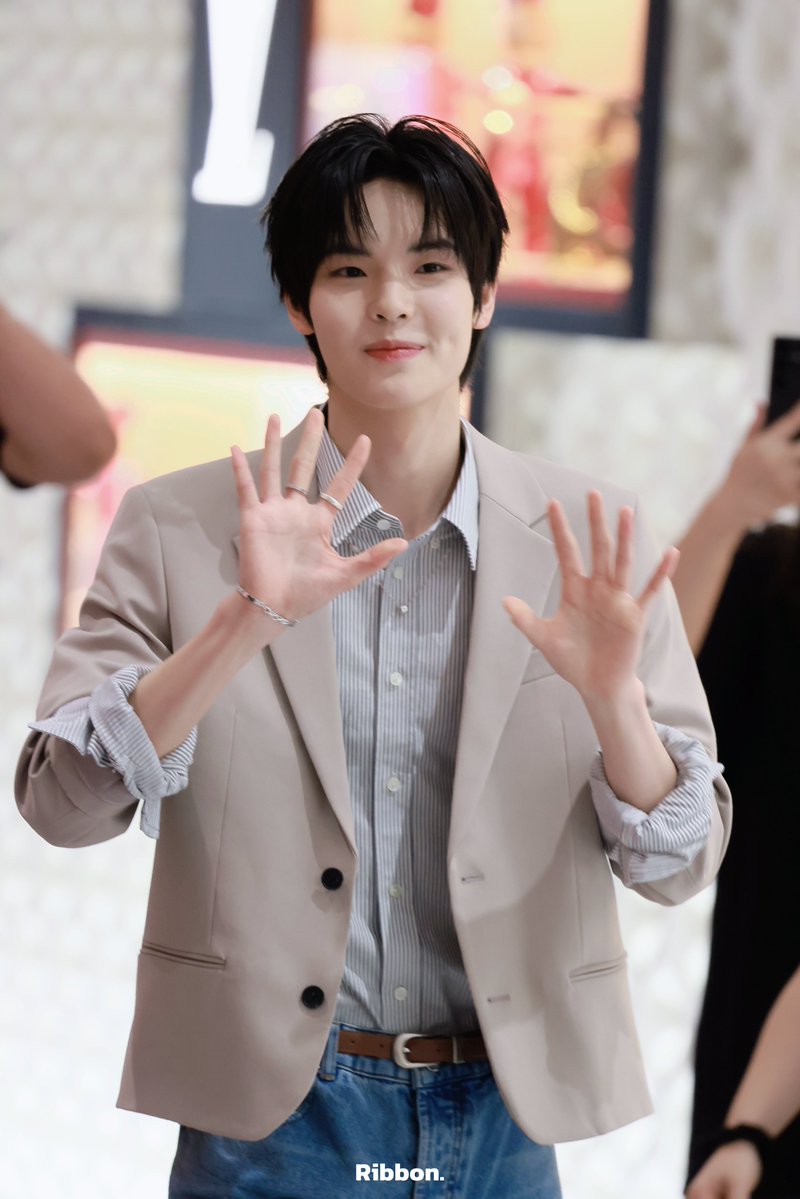 260213 Paragon 🌹 

#SIAMPARAGONVDAY2026xTATA
#ตาต้า #타타 #TATA #塔塔 #タタ  
#SMTR25