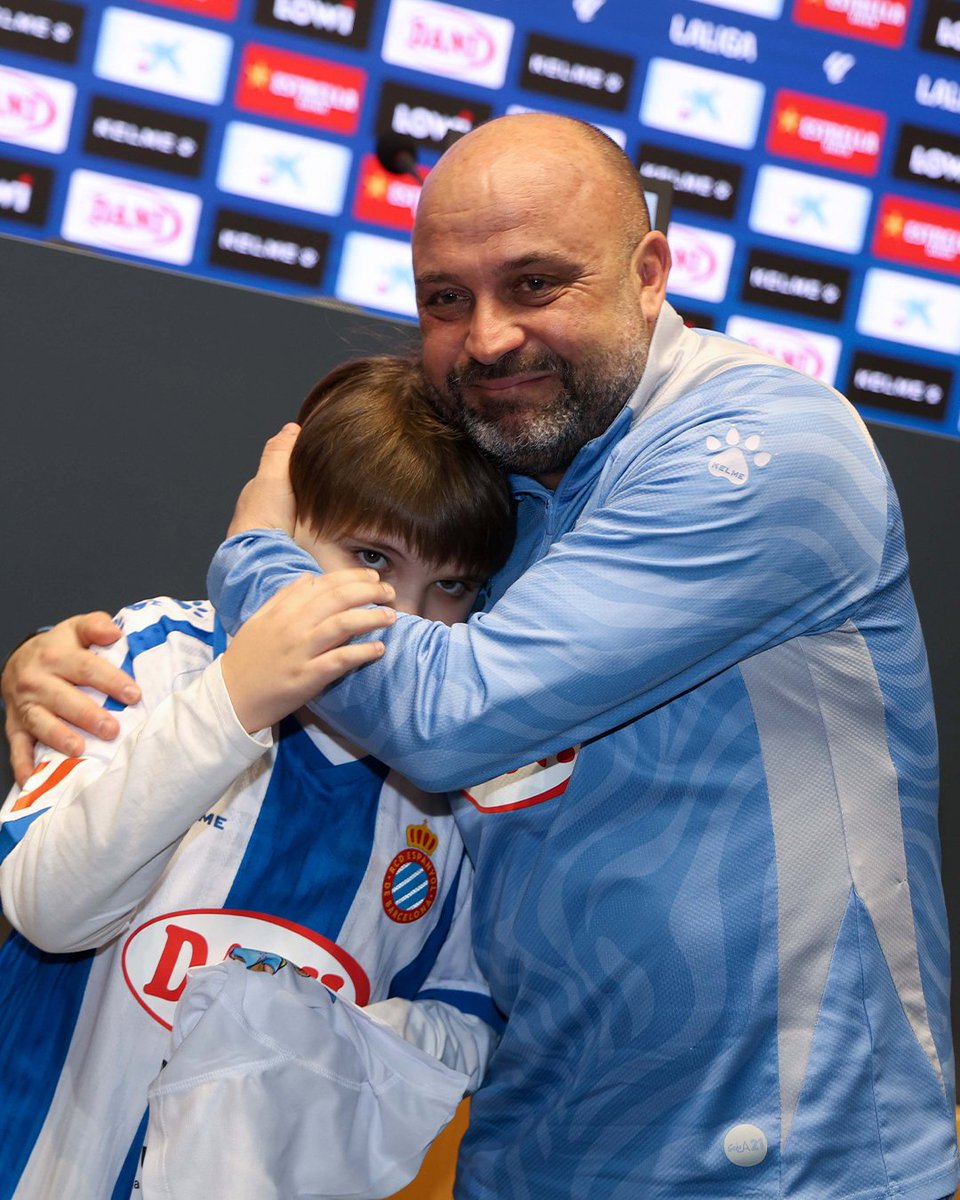 RCDEspanyol's tweet photo. 𝐓𝐨𝐭𝐬 𝐜𝐨𝐧𝐭𝐫𝐚 𝐞𝐥 𝐜𝐚̀𝐧𝐜𝐞𝐫 𝐢𝐧𝐟𝐚𝐧𝐭𝐢𝐥
#DiaInternacionalDelCàncerInfantil #EspanyolCelta https://t.co/GI1KpcaZ2y