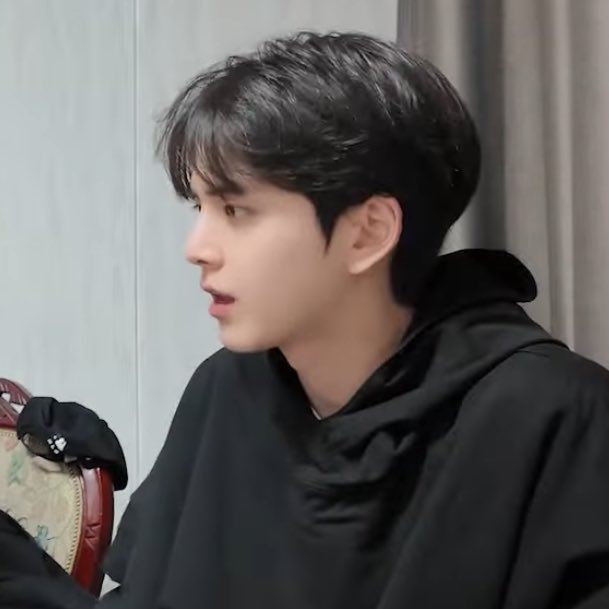 bbangt8's tweet photo. 이얼굴못참지진짜.............. https://t.co/MJWre8wTJC