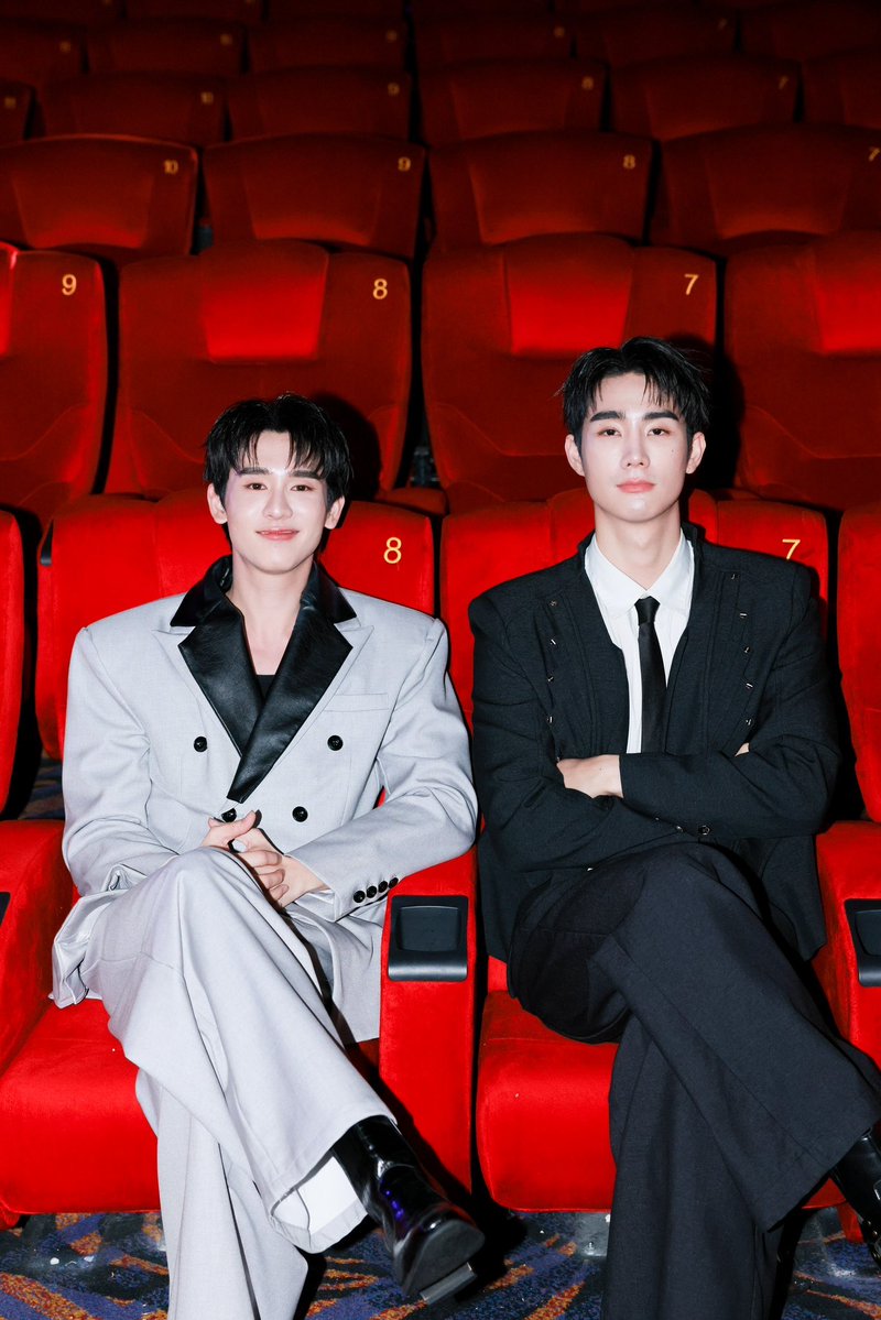 มหัศจรรย์ size diff จริงๆนะ ฟอสบุ๊คเนี่ย

FORCEBOOK MOS FINAL EP #MelodyOfSecretsFinalEP