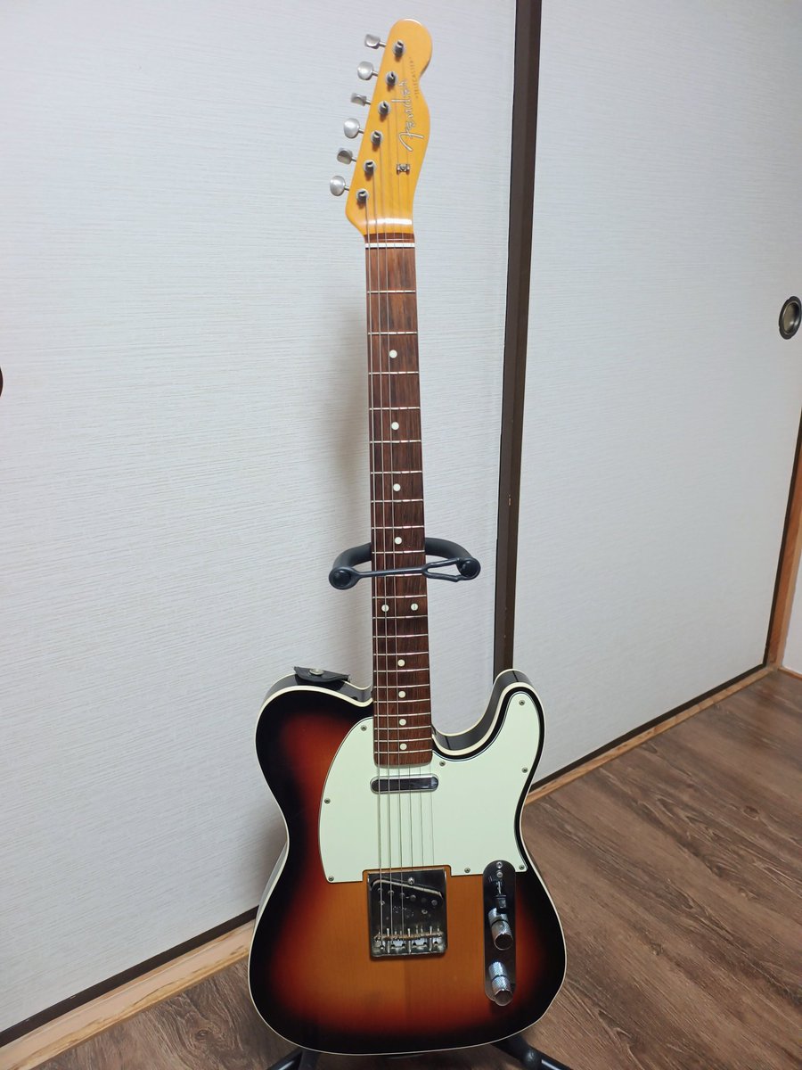 kzphone2's tweet photo. ここ10日間ぐらいすごく ギターを弾いてるんだけどめちゃくちゃ面白い 何だろうな なんか目的とか理由とかそういうの 探すとギターって 触れなくなるんだけど ただ 音を鳴らしてみたいなとかこのフレーズ かっこいいなあ とかやってると 生きてる感じしてくる https://t.co/n5XFQXAWqP