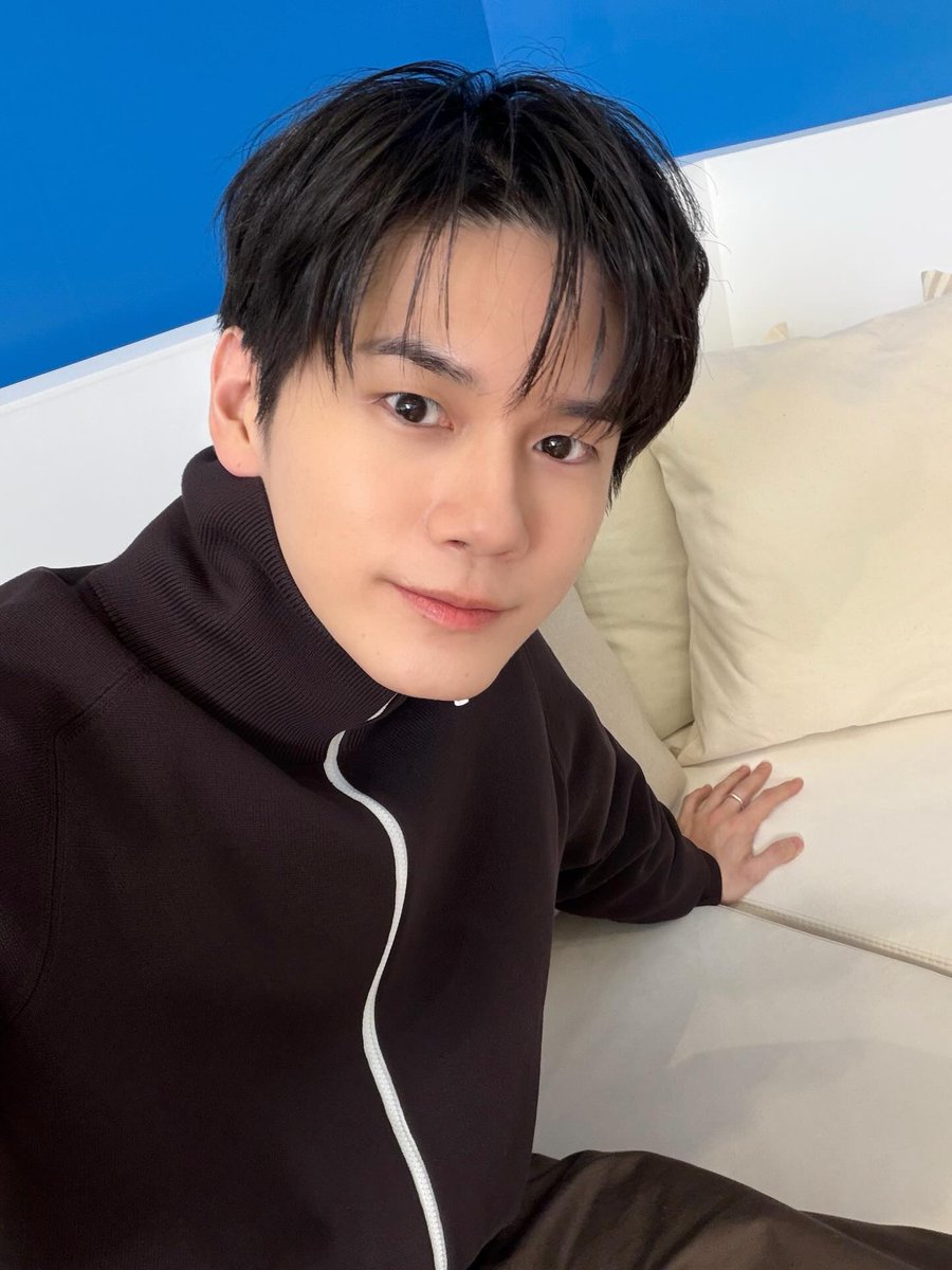 찰떡같이 퍼컬배경 찾아 찍어준 천재똑띠 (〃▽〃)