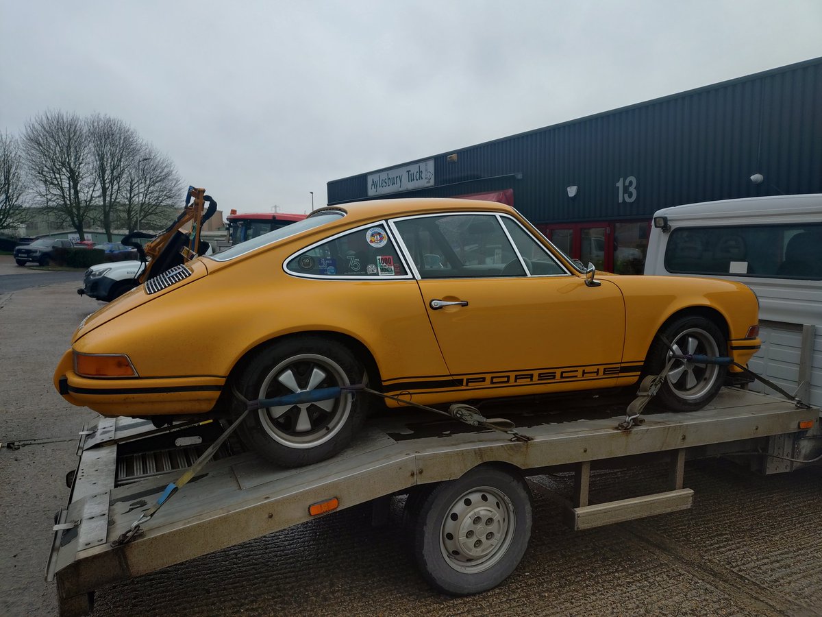 SimplyPaul's tweet image. Lovely '71 #911s seen today. Very much my sort of thing, although it looks pretty tiny.