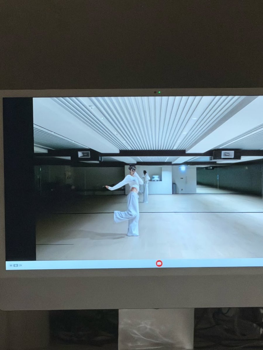 GAWON shares new photos on Instagram.