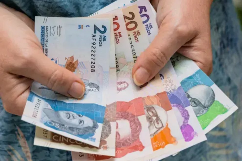 #ÚltimaHora | El Consejo de Estado suspendió provisionalmente el decreto del aumento del salario mínimo expedido por el gobierno del presidente Gustavo Petro y otorgó un plazo de 8 días para que se emita un nuevo decreto ajustado a los parámetros fijados por la ley.