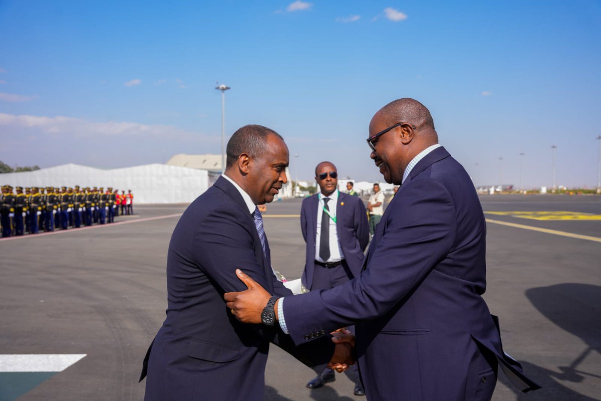 MFAEthiopia's tweet photo. The Prime Minister of #Rwanda, Justin Nsengiyumva, has arrived in #AddisAbaba to participate in the #39thAUSummit. The Prime Minister was warmly received at Bole International Airport by Minister of Peace, Mohamed Edris along with State Minister for Foreign Affairs, Ambassador @BerhanuTsegaye.